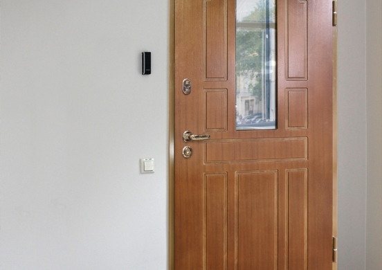 металлическая дверь с отделкой фанерой