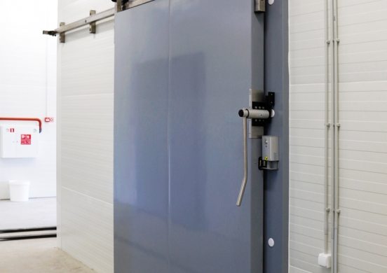 Sliding door for cold storage room