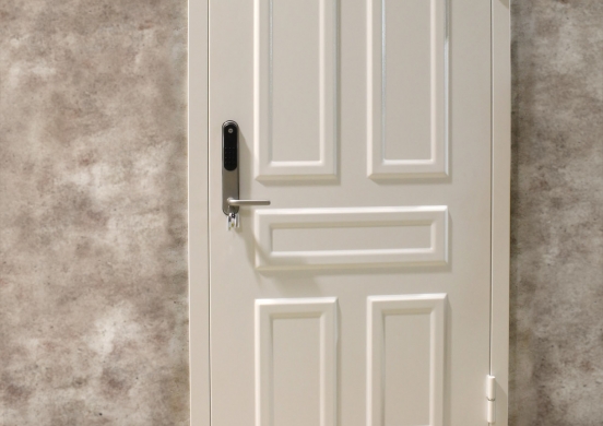 ieejas metāla durvis ar dekoratīvo štancēto zīmējumu